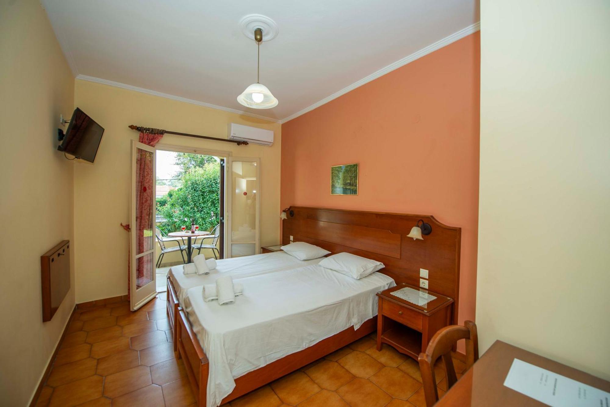 Fiona Corfu * Roda (Corfu)
